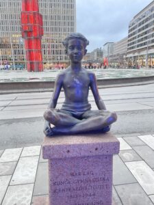 Statue back in place. Photo taken January 2026.