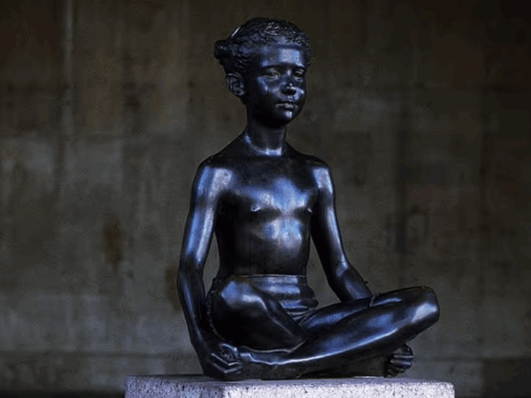 Girl sitting cross-legged by Peter Linde. Photo: City Museum